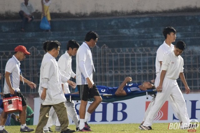 Ảnh bài viết Điểm tin bóng đá Việt Nam sáng 5/6: Trung vệ Quảng Nam FC đi cấp cứu vì bị thụt lưỡi