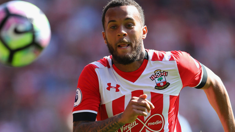 Ngoài Mendy, Man City muốn thâu tóm luôn sao Southampton