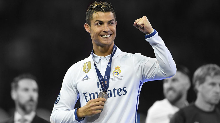 Ảnh bài viết Ronaldo thăng hoa tuổi 32: Bí quyết khiến tất cả sửng sốt!