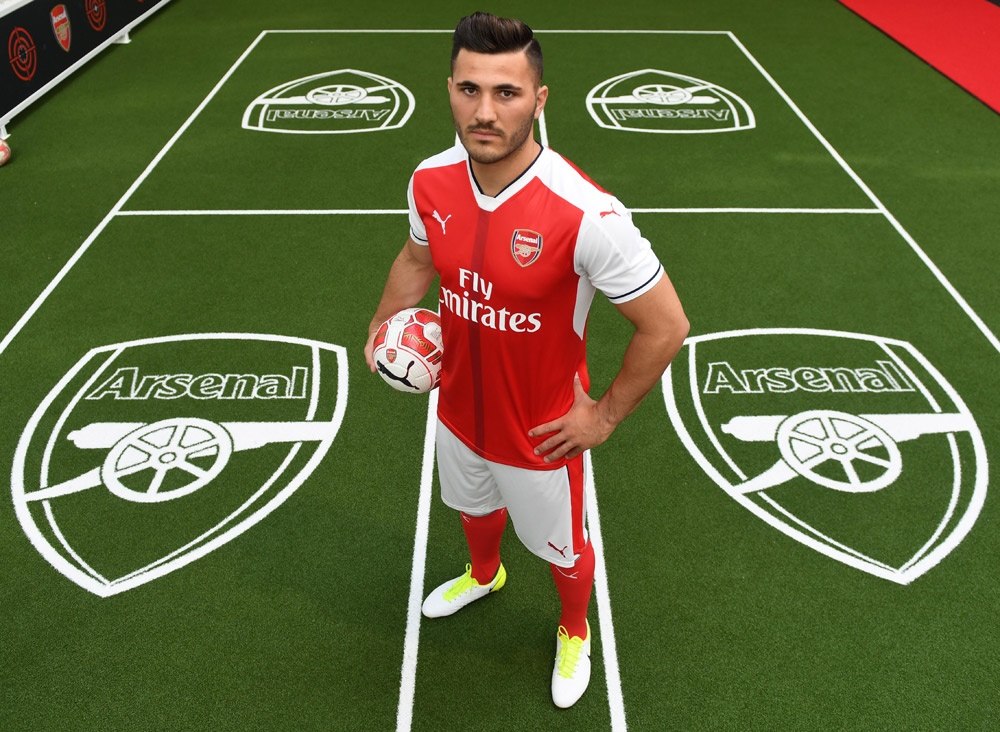 Sead Kolasinac lạnh lùng khoe áo đấu Pháo thủ