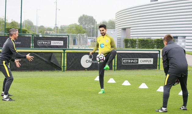 Ảnh bài viết Bệnh binh Guendogan mừng ra mặt ngày trở lại 