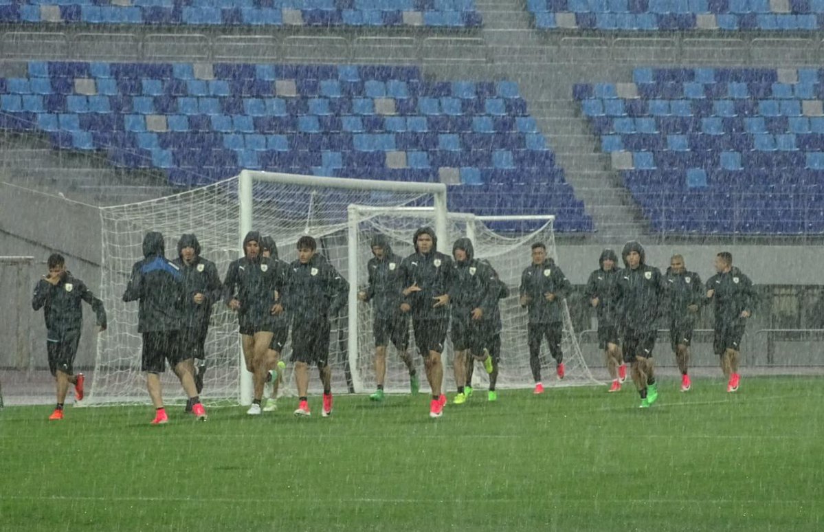 Ảnh bài viết Đội mưa tập luyện, dàn sao trẻ Uruguay quyết tâm vào chung kết