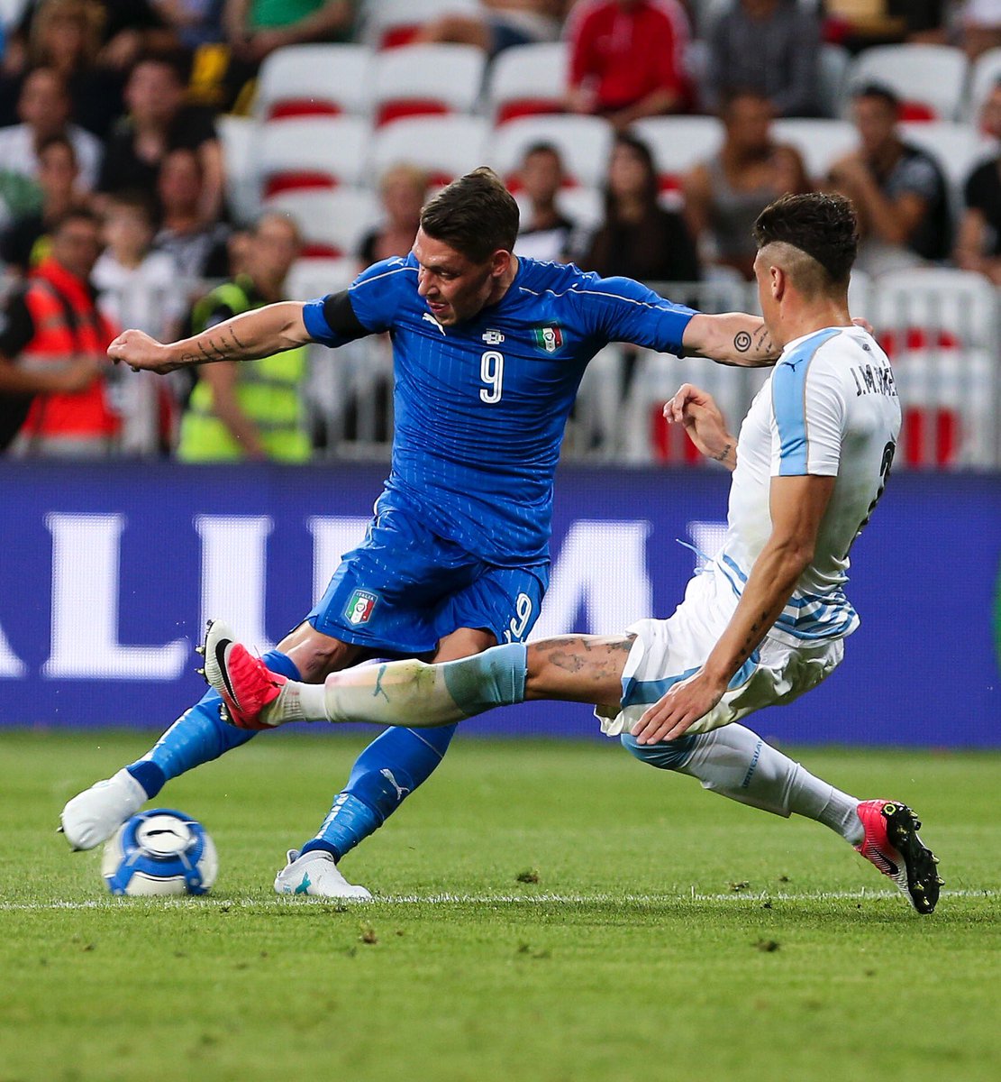 Ảnh bài viết Tội đồ Gimenez đóng góp dấu giày 2 trong 3 bàn thua của Uruguay