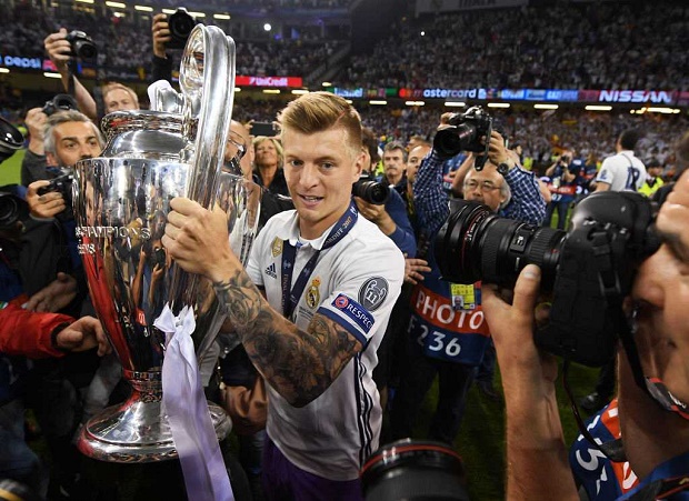Huyền thoại Bayern 'khuyên' Toni Kroos giải nghệ