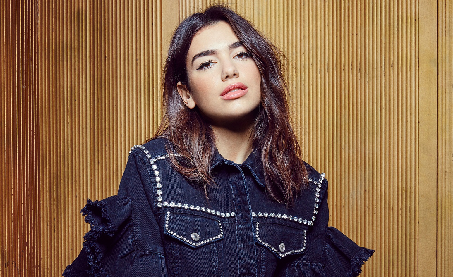 Vẻ đẹp ngọt ngào, đầy cuốn hút của Dua Lipa