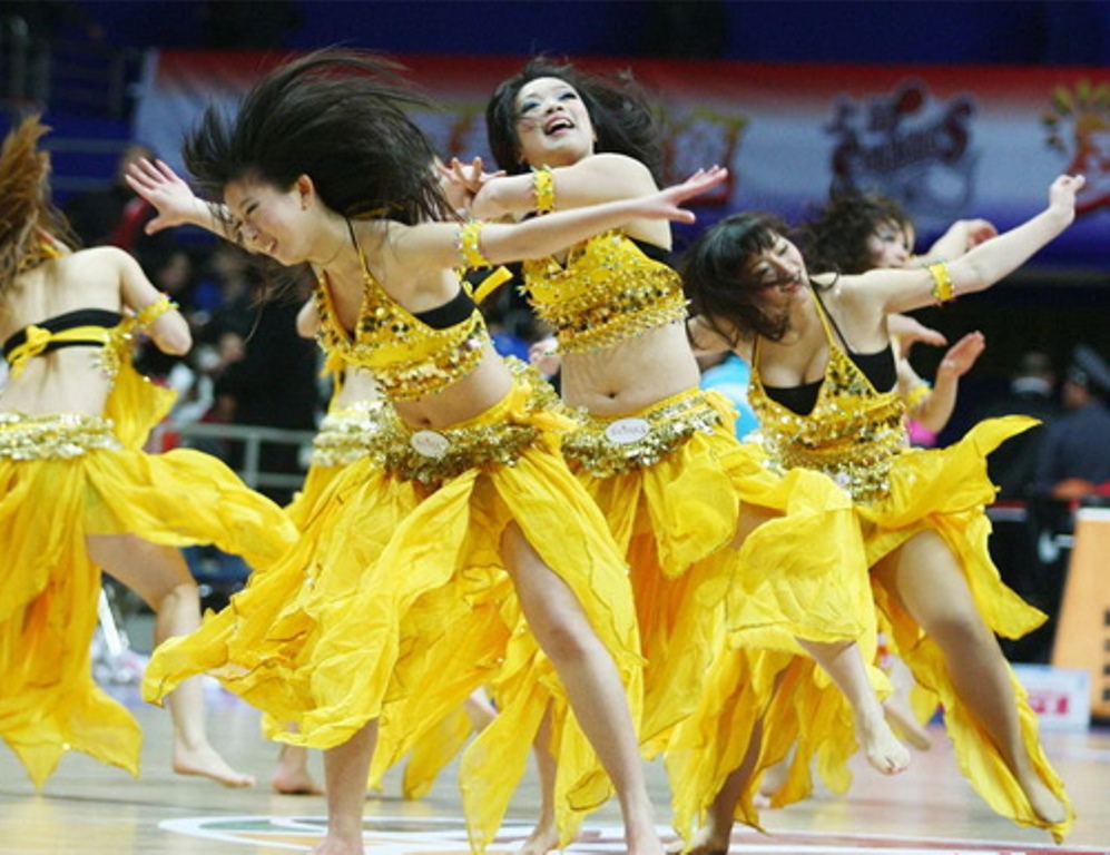 Mỹ nhân Trung Quốc sexy trên sân bóng rổ