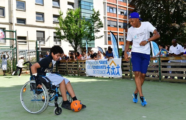 Ảnh bài viết Mặc tin đồn, Kylian Mbappe "tỏa sáng" tại Paris