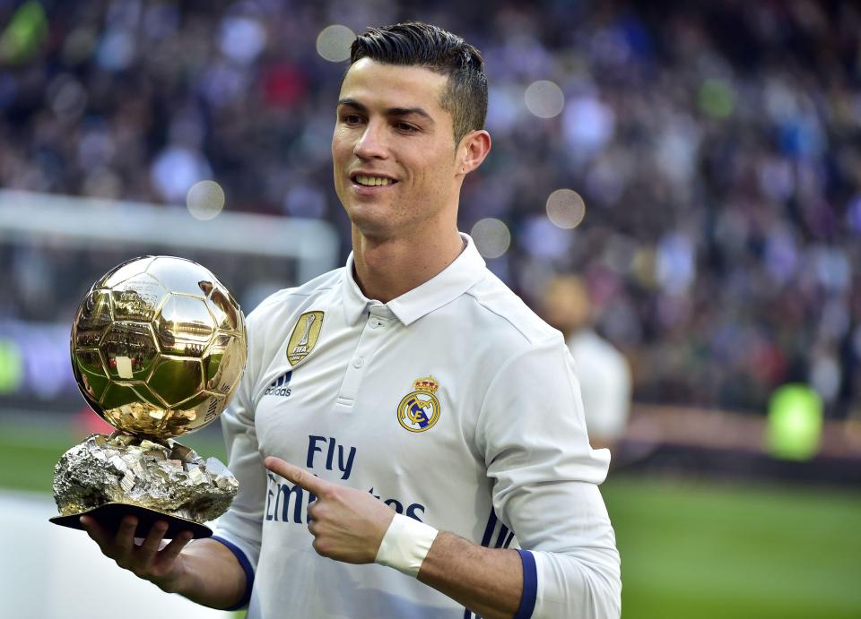 Tiêu điểm chuyển nhượng châu Âu: Rộ tin đồn Ronaldo rời Real, M.U săn hàng Benfica