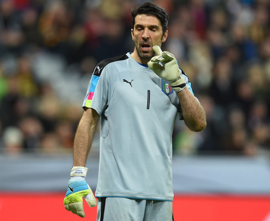 10 cầu thủ khoác áo ĐTQG nhiều nhất: Buffon chỉ xếp thứ 5
