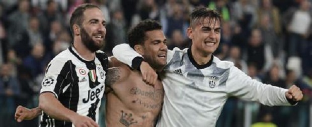 Ảnh bài viết Higuain vô tình tiết lộ tương lai của Dani Alves