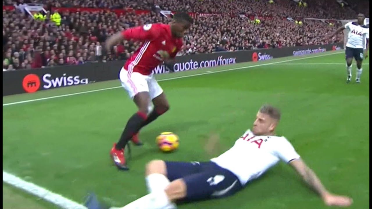 Ảnh bài viết Những pha bóng xỏ háng đối phương năm 2017