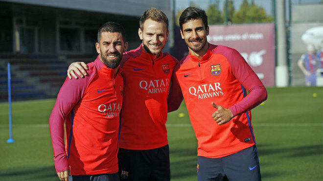 Ảnh bài viết Tiêu điểm chuyển nhượng châu Âu: Mourinho săn 'hàng hớ' Barca, Conte có 250 triệu bảng để mua sắm