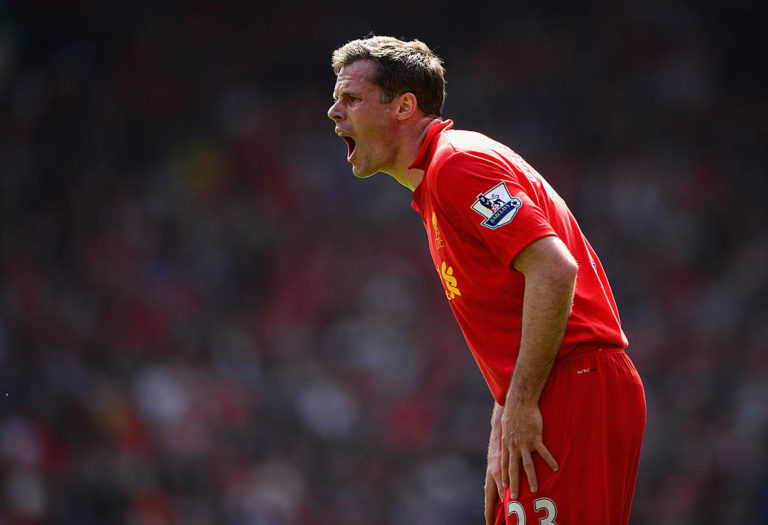Carragher giục Liverpool mua gấp 3-4 tân binh