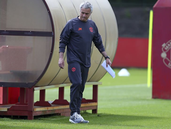 Tân trang cánh phải, Mourinho nhắm sao trẻ đồng hương