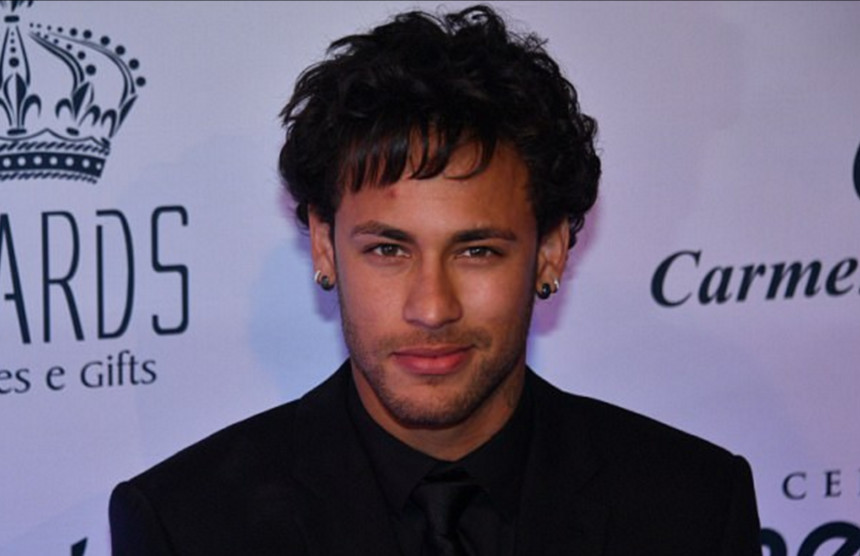 Ảnh bài viết Bị người yêu 'đá', Neymar đổi luôn kiểu tóc