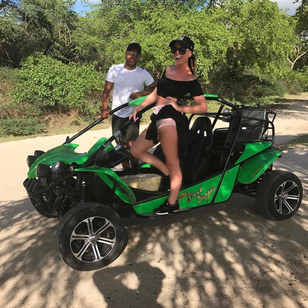 Ảnh bài viết Chùm ảnh: Sao sân cỏ tất bật nghỉ Hè