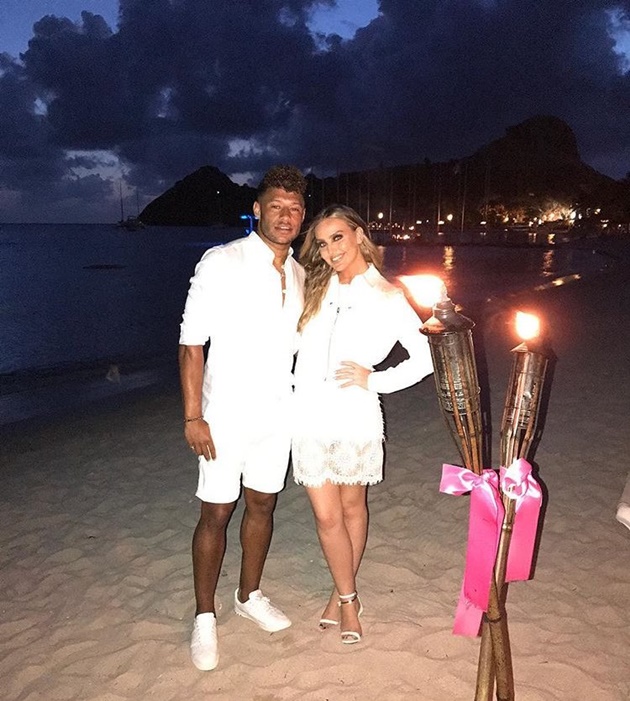 Ảnh bài viết Nghỉ Hè, sao Arsenal quẩy tưng bừng cùng ca sỹ xinh đẹp Anh quốc