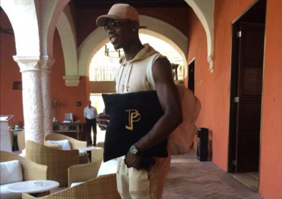 Ảnh bài viết Pogba CHÍNH THỨC có thương hiệu... gối riêng