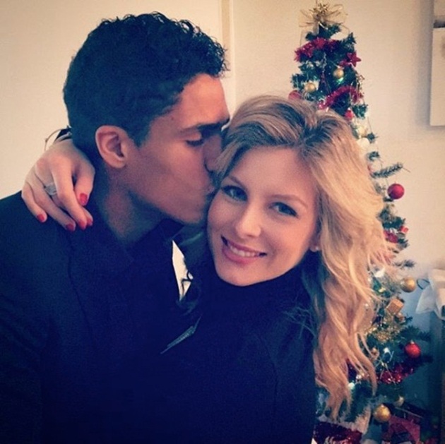 Ngắm nhan sắc xinh đẹp của vợ Raphael Varane