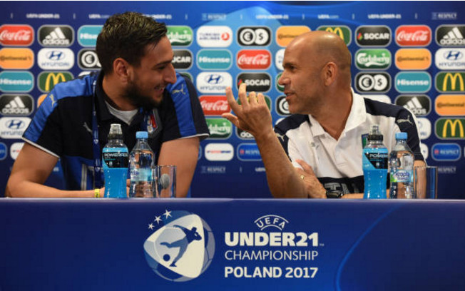 Ảnh bài viết Donnarumma tươi rói đi họp báo, tương lai đã rõ?