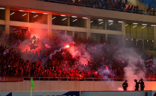 Ảnh bài viết VPF sẽ bất lực trong việc cấm CĐV Hải Phòng tới sân?