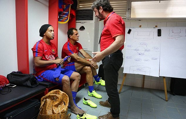 Ronaldinho, Kluivert chuẩn bị cho đại chiến M.U đêm nay