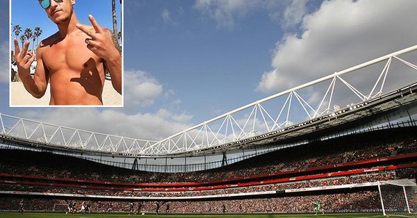 Dấu hiệu cho thấy Mesut Oezil ở lại Arsenal