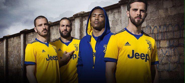 Ảnh bài viết Juventus khoe ảnh, Chelsea chỉ biết câm nín