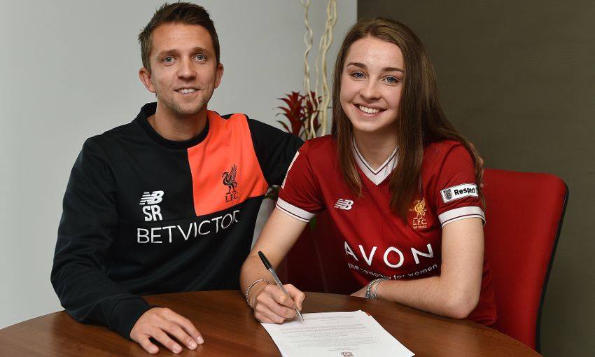 Niamh Charles, đôi cánh thiên thần 19 tuổi của Liverpool