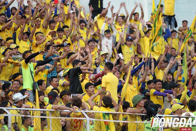 17h30 ngày 02/07, TP.HCM vs SLNA: Làn sóng vàng thách thức chủ nhà