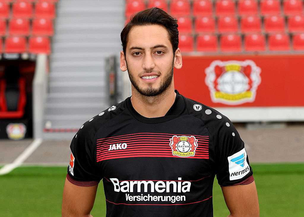 Chính thức: Calhanoglu gia nhập AC Milan