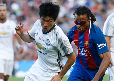 Ảnh bài viết Màn trình diễn của Park Ji Sung vs huyền thoại Barcelona