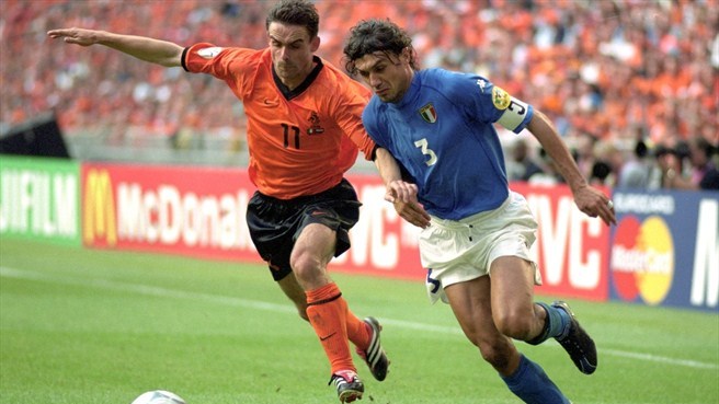 Ảnh bài viết Khi Maldini đối đầu Overmars