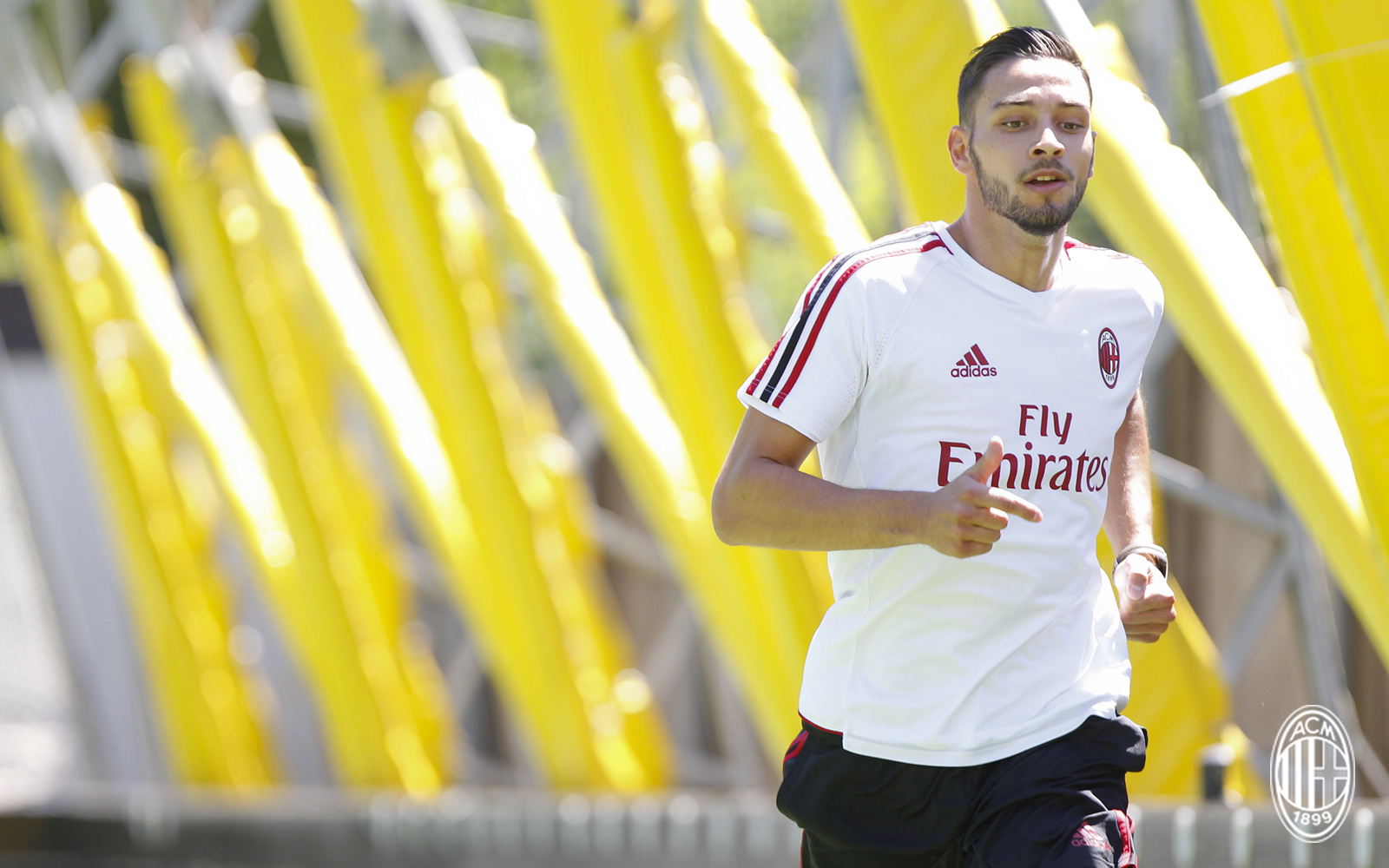 Ảnh bài viết De Sciglio tập trung cùng Milan, bỏ ý định đến Juve?