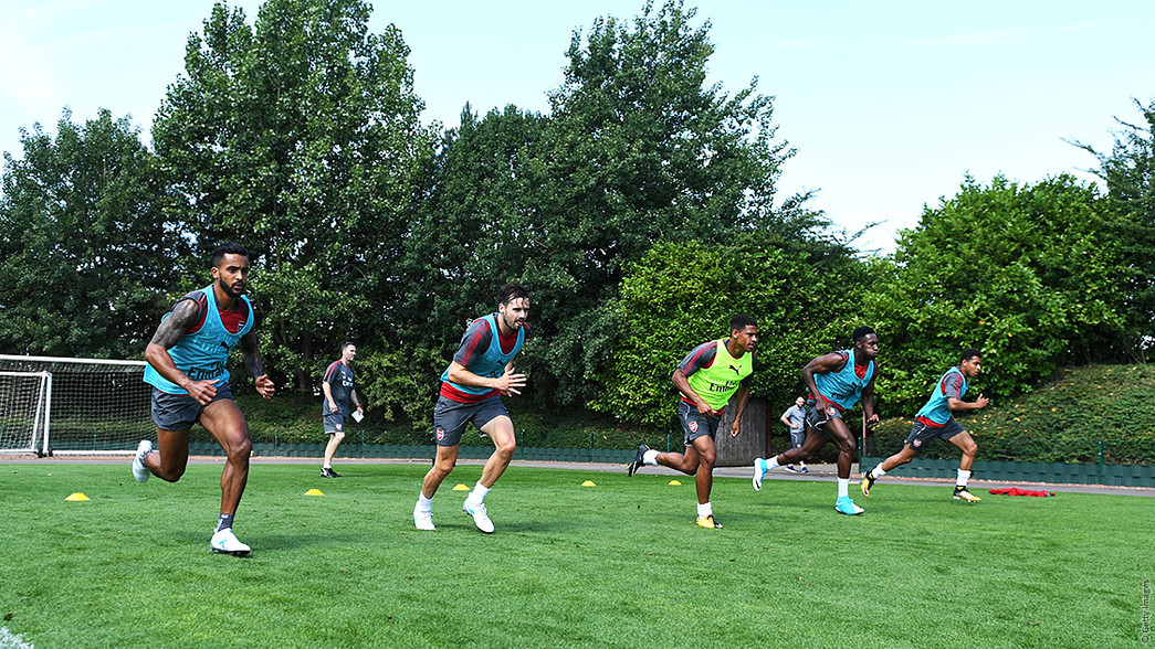 Ảnh bài viết Mesut Oezil tập luyện hăng say, Arsenal chờ đón Lacazette