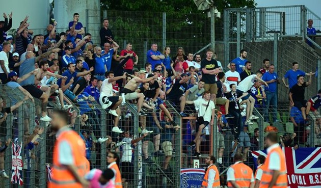 Ảnh bài viết Rangers thua đau, CĐV làm loạn trên khán đài