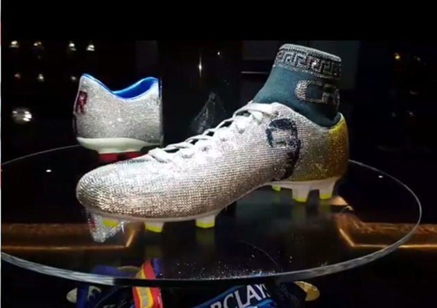 Ảnh bài viết Giày của Ronaldo được trưng ở viện bảo tàng