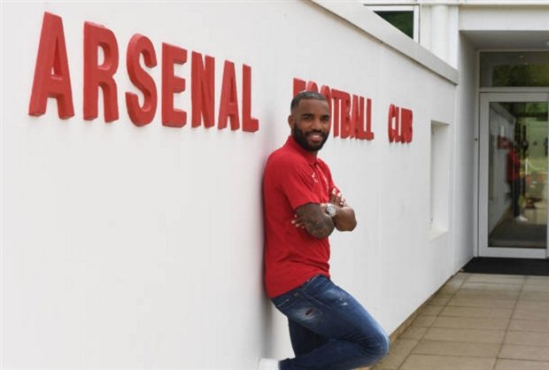 Lacazette là Ian Wright mới của Arsenal