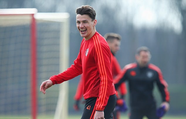 Mourinho tiếp tục thanh lý học trò của Van Gaal