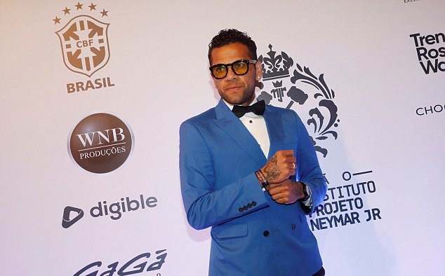 Ảnh bài viết Man City sắp bị 'cướp' mất Dani Alves