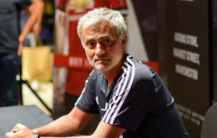 Ảnh bài viết Mourinho tiều tụy trong ngày trở lại Manchester 