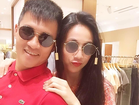 Công Vinh - Thủy Tiên tình tứ trên đất Nhật