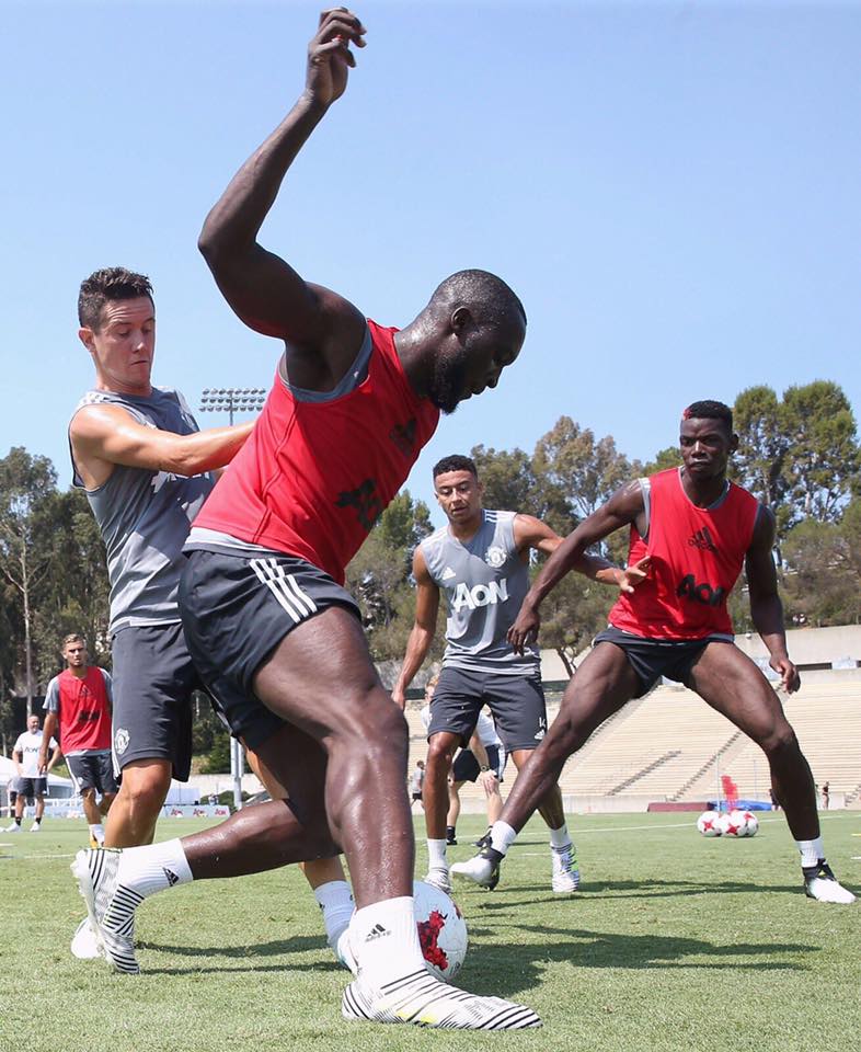 Ảnh bài viết Lukaku hội quân, Man Utd tập luyện hết mình