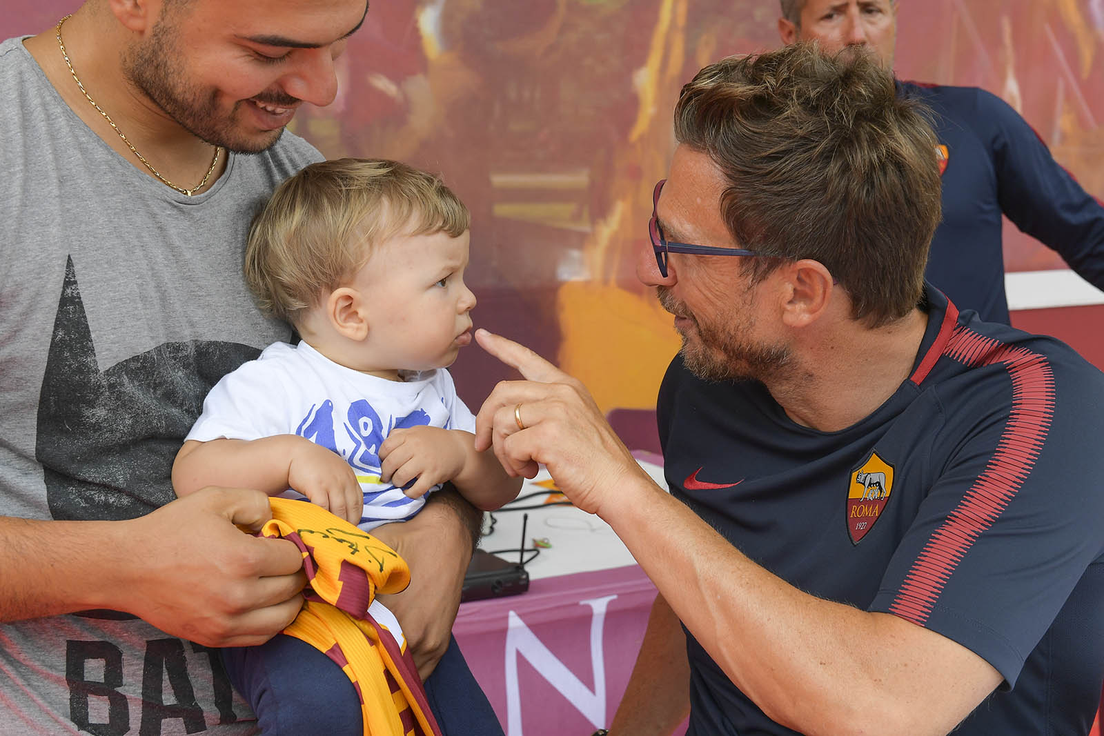 Tân HLV Roma 'chiều lòng' fans trước trận ra mắt CLB