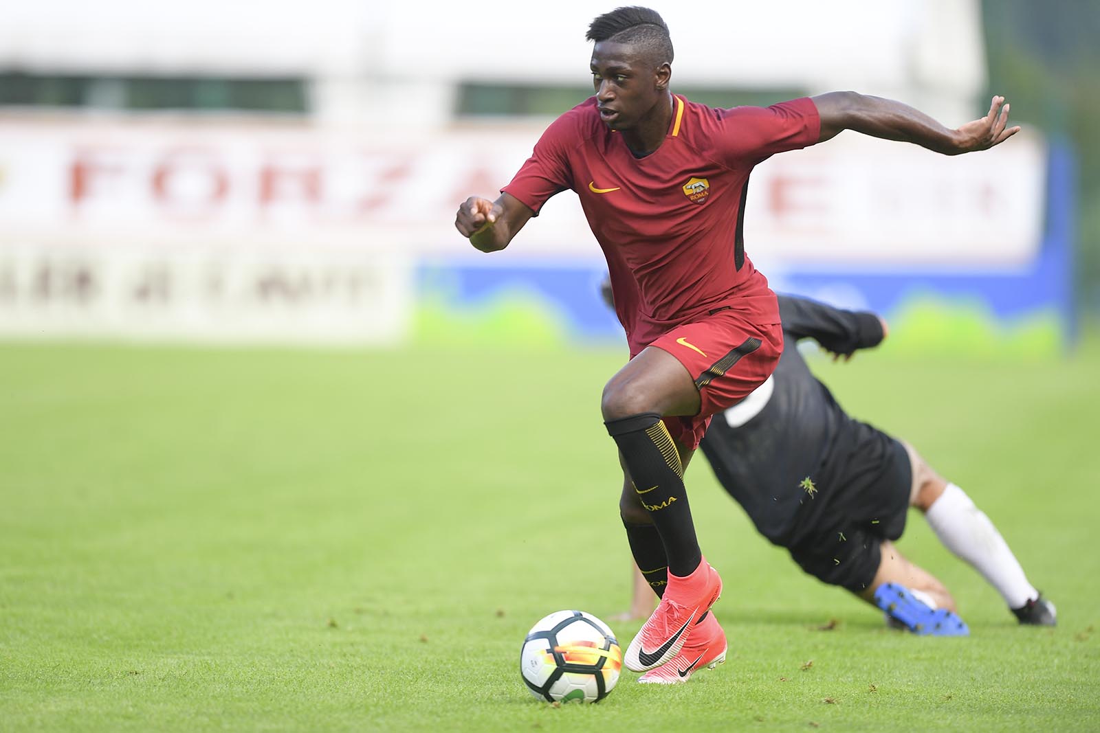 48 phút, Roma nã vào lưới đối thủ đến 8 bàn