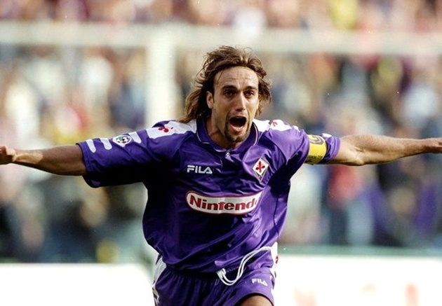 SỐC: Batistuta đi lại khó khăn