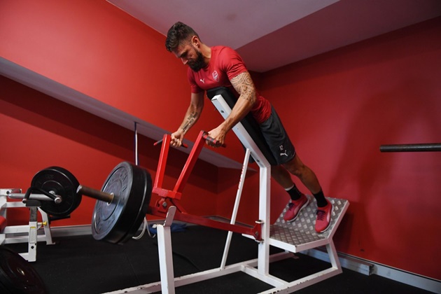 Ảnh bài viết Thêm CLB lớn nhập cuộc đua Giroud