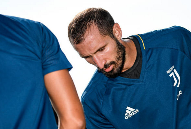 Chiellini buồn rầu khi sân tập vắng bóng Bonucci