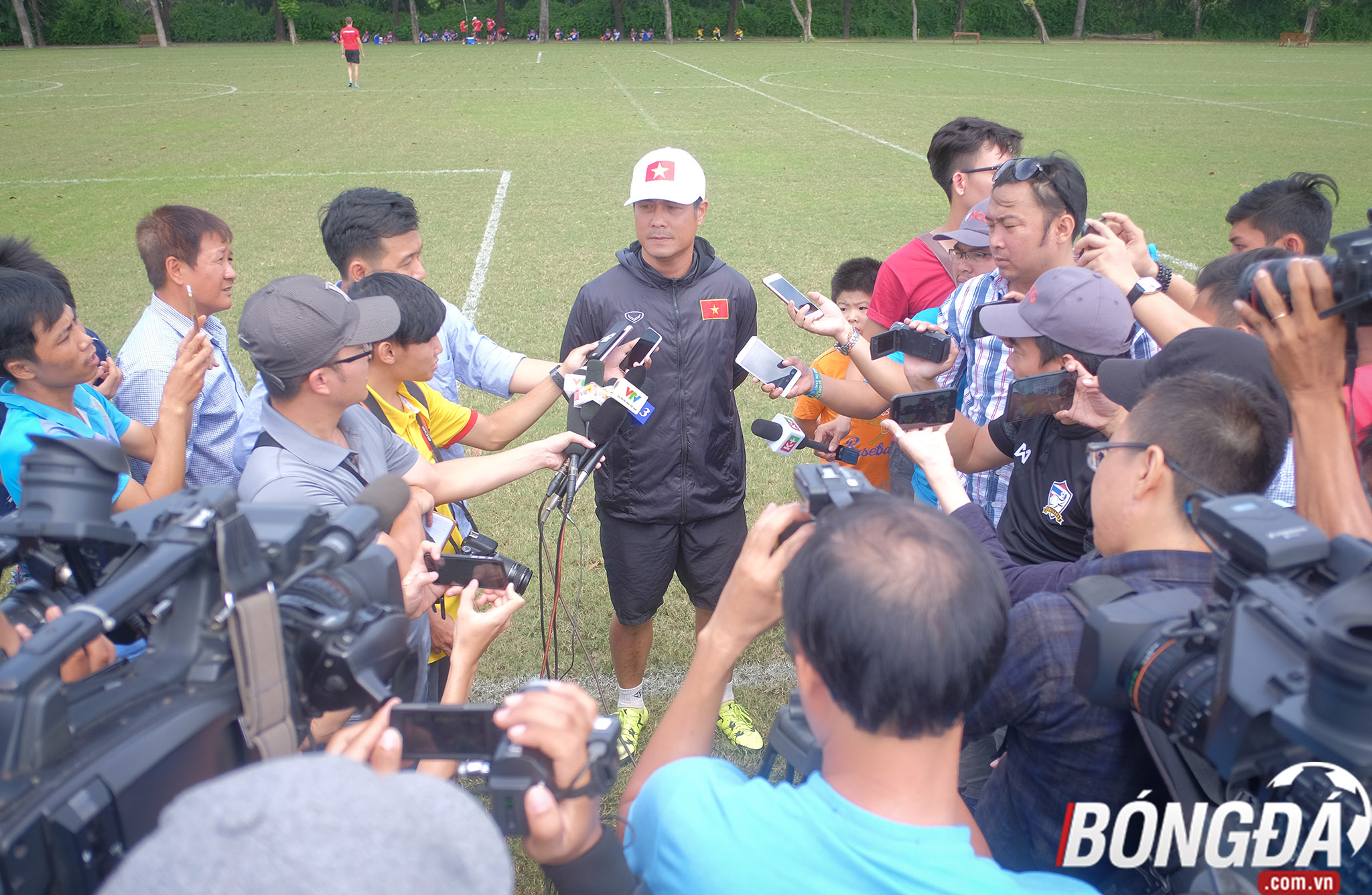 Ảnh bài viết HLV Hữu Thắng mong truyền thông giúp Công Phượng cởi bỏ áp lực