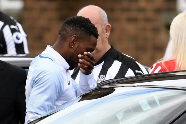 Jermain Defoe bật khóc trong ngày tiễn đưa người bạn nhỏ Bradley Lowery